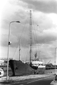 Zendschip Radio Paradise in de Amsterdamse haven, Bestanddeelnr 931-7389