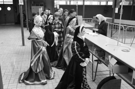 Zes beroemde Engelse dames naar Canada (wassen beelden), Bestanddeelnr 913-7468