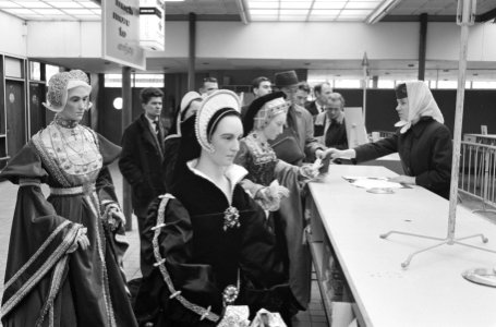 Zes beroemde Engelse dames naar Canada (wassen beelden), Bestanddeelnr 913-7470