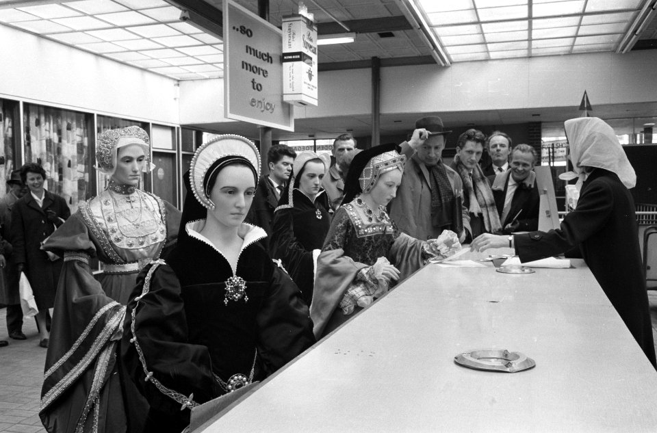 Zes beroemde Engelse dames naar Canada (wassen beelden), Bestanddeelnr 913-7464