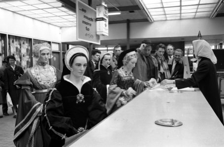 Zes beroemde Engelse dames naar Canada (wassen beelden), Bestanddeelnr 913-7464
