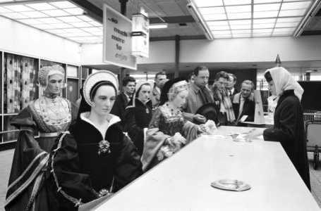 Zes beroemde Engelse dames naar Canada (wassen beelden), Bestanddeelnr 913-7467