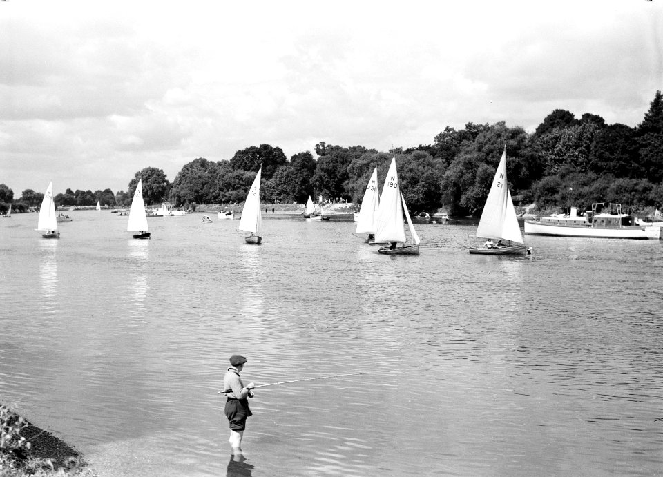 Zeilbootjes op de rivier de Theems, Bestanddeelnr 191-0728