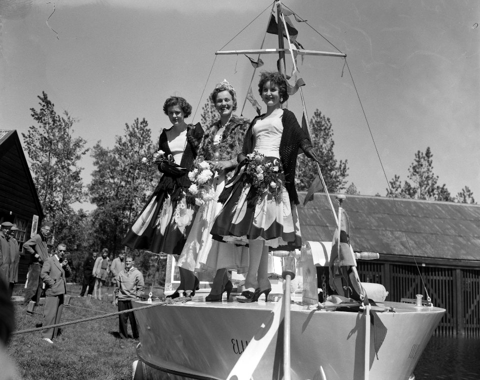 Zeilkoningin van Sneek binnengehaald in Sneek, Bestanddeelnr 908-6247