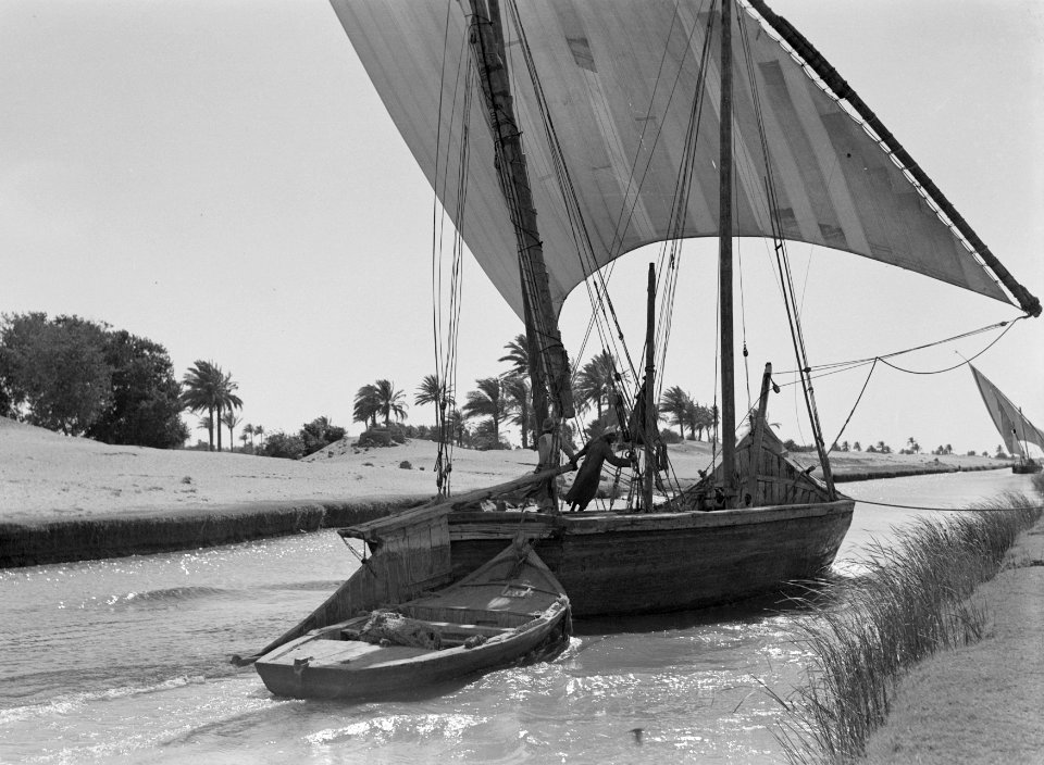 Zeilboot (Felloeka) op waarschijnlijk een zijtak van de Nijl, Bestanddeelnr 191-0087