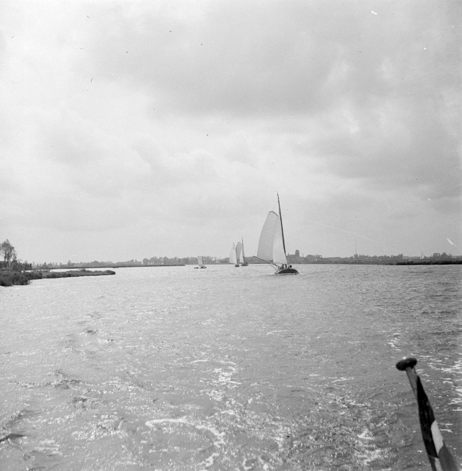 Zeilboten op het Pikmeer bij Grouw, Bestanddeelnr 191-0675