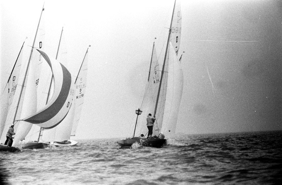 Zeilwedstrijden op het IJsselmeer om Drakencup 1960 overzicht wedstrijd, Bestanddeelnr 911-3974