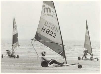 Zeilwagenrace op het Zandvoortse strand. NL-HlmNHA 54005828