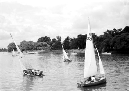 Zeilboten op de rivier de Theems, Bestanddeelnr 191-0726