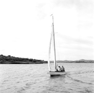 Zeilboot op een meer, Bestanddeelnr 252-3167