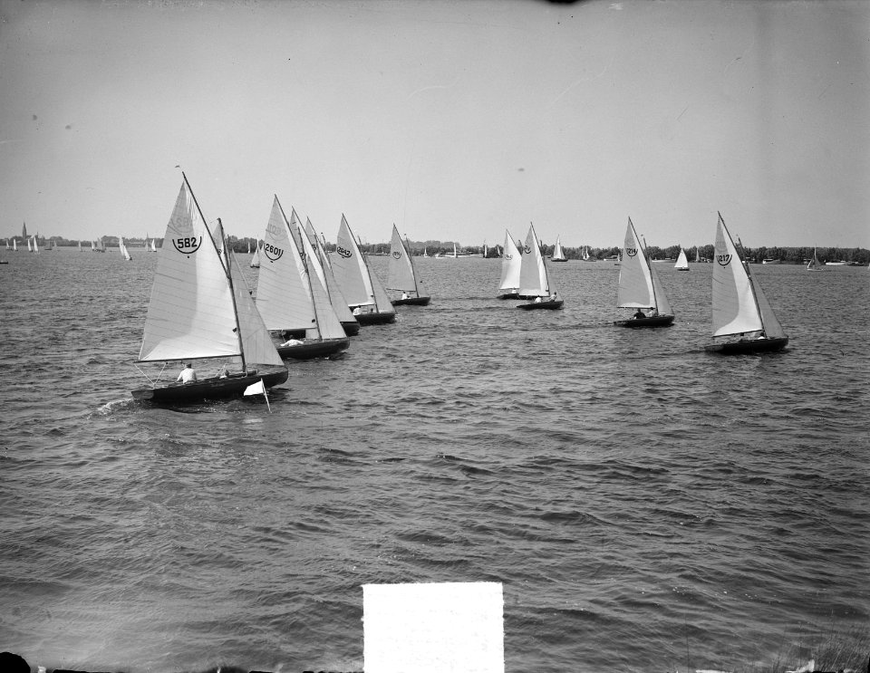 Zeilen op de Kaag. B.M. vergroot, Bestanddeelnr 904-0579