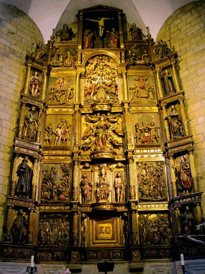 Zarauz - Iglesia de Santa María la Real, interiores, retablo mayor 01