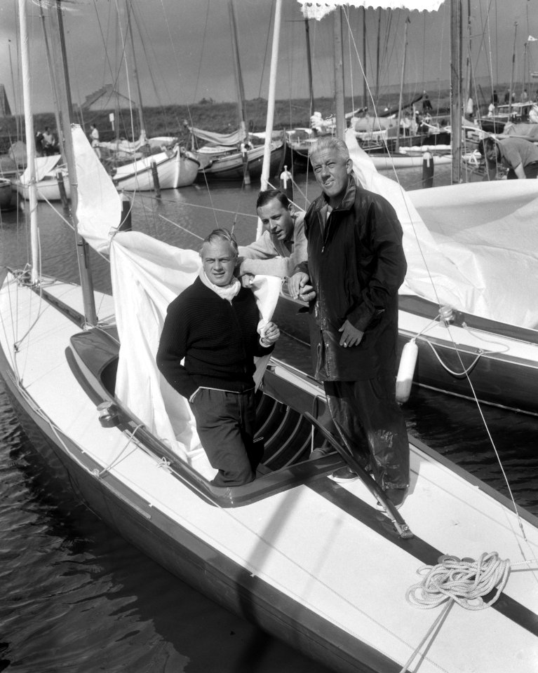 Zeilers voor Tokio, vlnr W van Duyl , J Jongkind en H Scholtz, Bestanddeelnr 916-7398