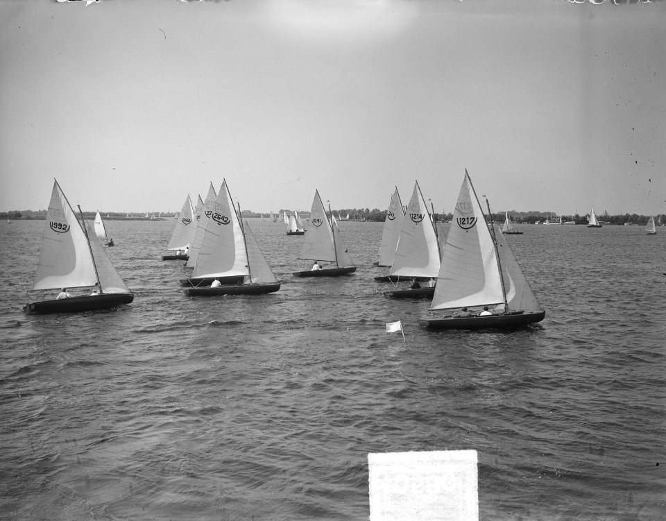 Zeilen op de Kaag. B.M. vergroot, Bestanddeelnr 904-0580