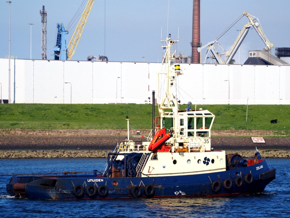 Zeeland, IMO 8117483, at locks of IJmuiden, Port of Amsterdam, pic2