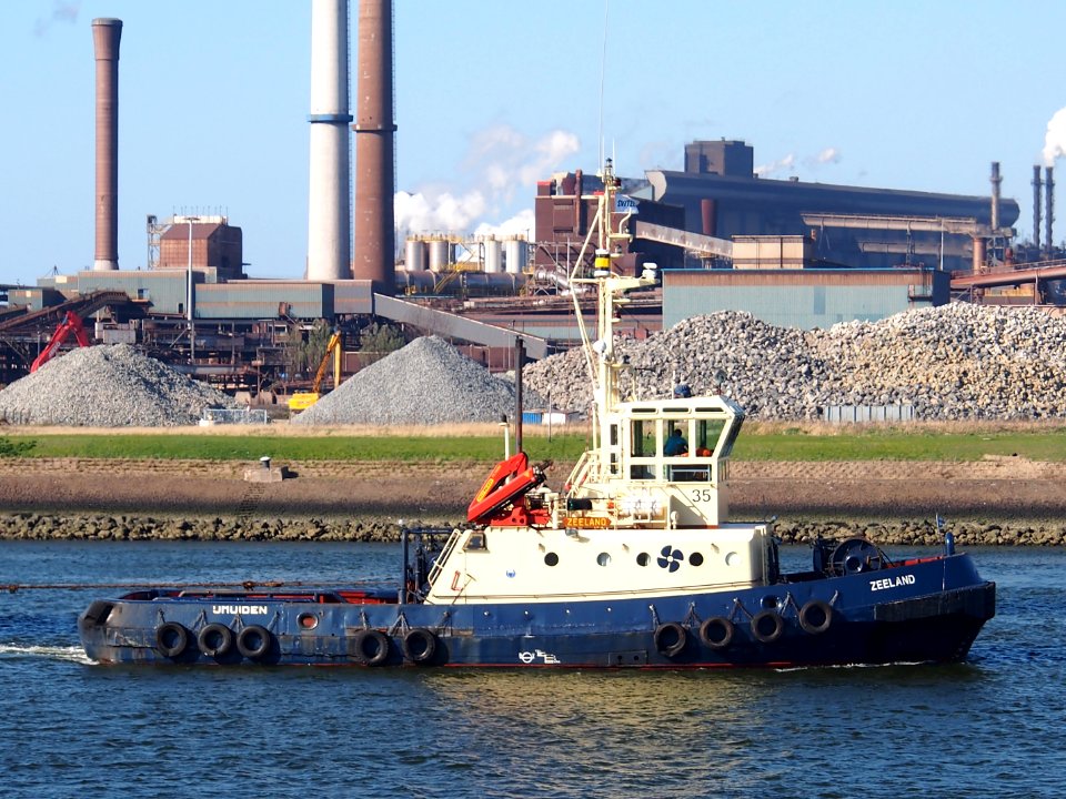 Zeeland, IMO 8117483, at locks of IJmuiden, Port of Amsterdam, pic1