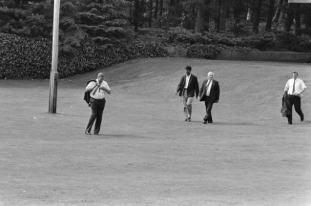 Zeist, voetballer Frank Rijkaard voor arbitragecommissie i.v.m. tekenen van cont, Bestanddeelnr 934-0248