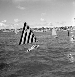 Zeilschip bij de Yachtclub van Aruba, Bestanddeelnr 252-3983