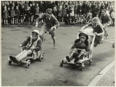 Zeepkistenrace voor de vijfde maal gehouden op de Grote Markt op Bevrijdingsdag, NL-HlmNHA 54010708