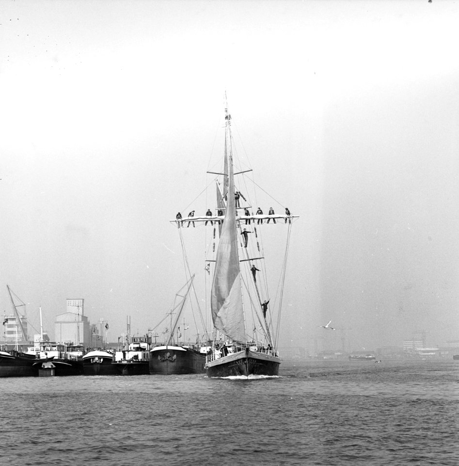 Zeilschip De Eendracht bezoekt Amsterdam, Bestanddeelnr 929-3671