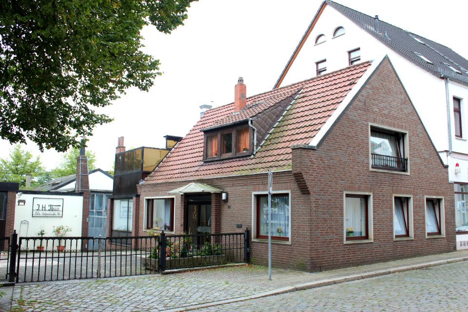 Wohnhaus in Bremen, Alte Hafenstraße 48, 49, 50