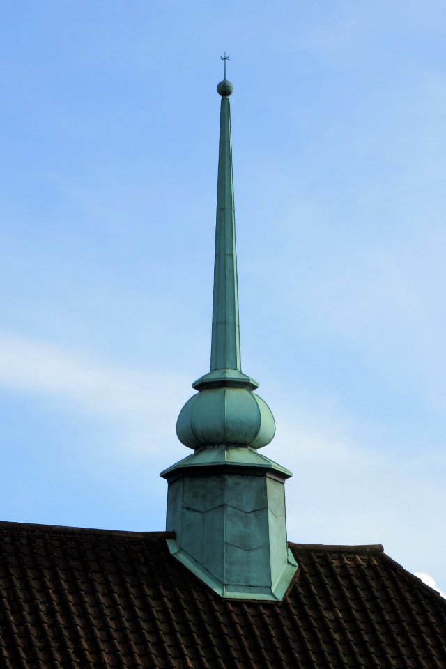 Woking United Reformed Church, Junction of White Rose Lane and Heathside Road, Woking (June 2015) (Spire)