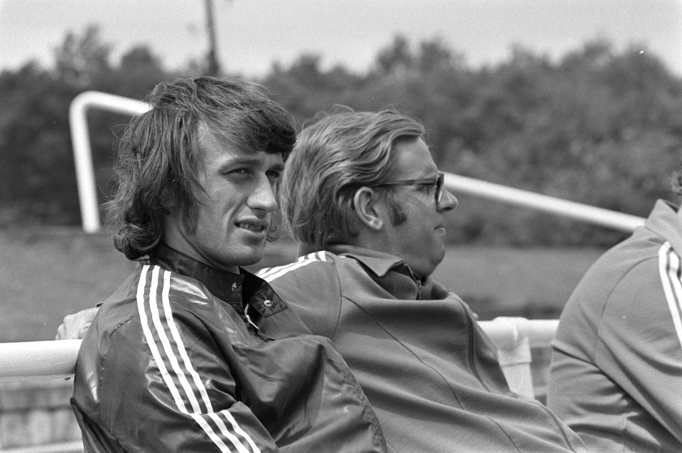WK voetbal 1974, Nederlands elftal in Hiltrup Rensenbrink (links) en dr Kessel, Bestanddeelnr 927-3057