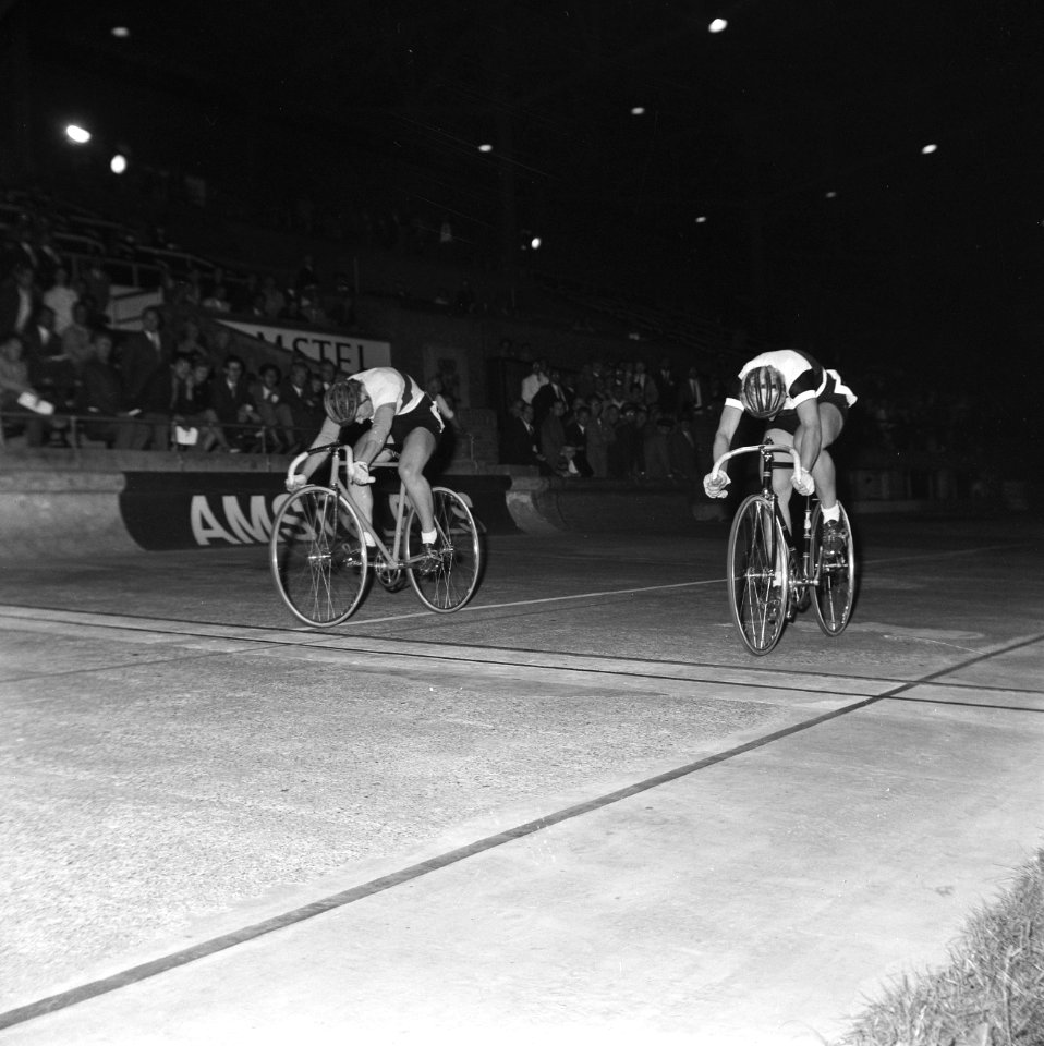 WK Wielrennen, sprint finale dames. Finish derde manche tussen Sarina (links) WK, Bestanddeelnr 920-6398