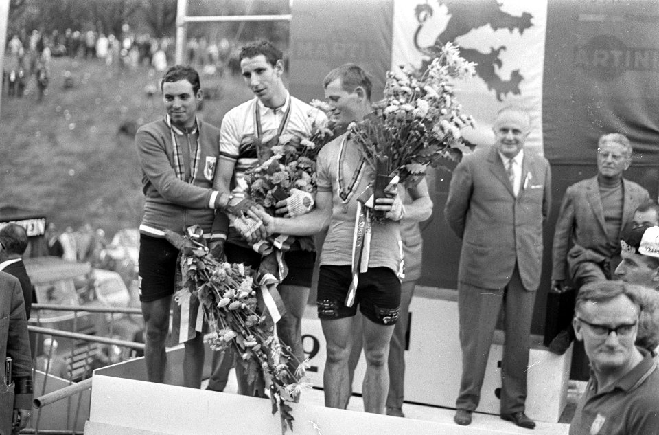 WK Wielrennen te Heerlen. Op podium Gayot (2), Webb (1) en Pijnen (3), Bestanddeelnr 920-6696