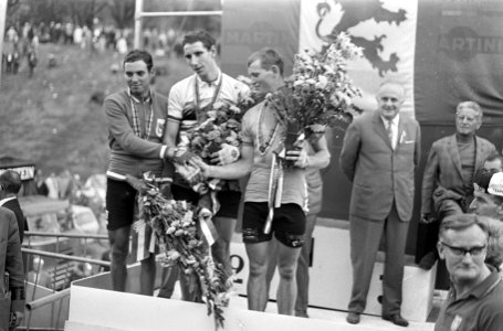 WK Wielrennen te Heerlen. Op podium Gayot (2), Webb (1) en Pijnen (3), Bestanddeelnr 920-6696