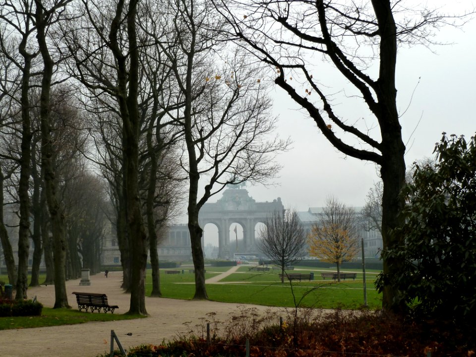 WLM BE-LUX 2012-The morning of 30 November in Parc du Cinquantenaire with the arcades