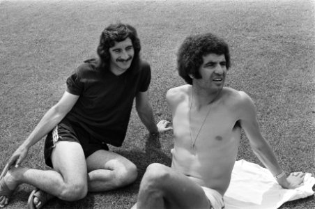 WK voetbal 1974 Argentijnen in trainingskamp, nr 18 Aya (links) en Telch, Bestanddeelnr 927-2803