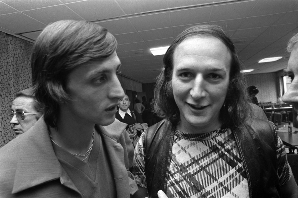 WK voetbal 1974, Nederlands elftal in Hiltrup Cruijff (l) en Peter Koelewijn, Bestanddeelnr 927-3061