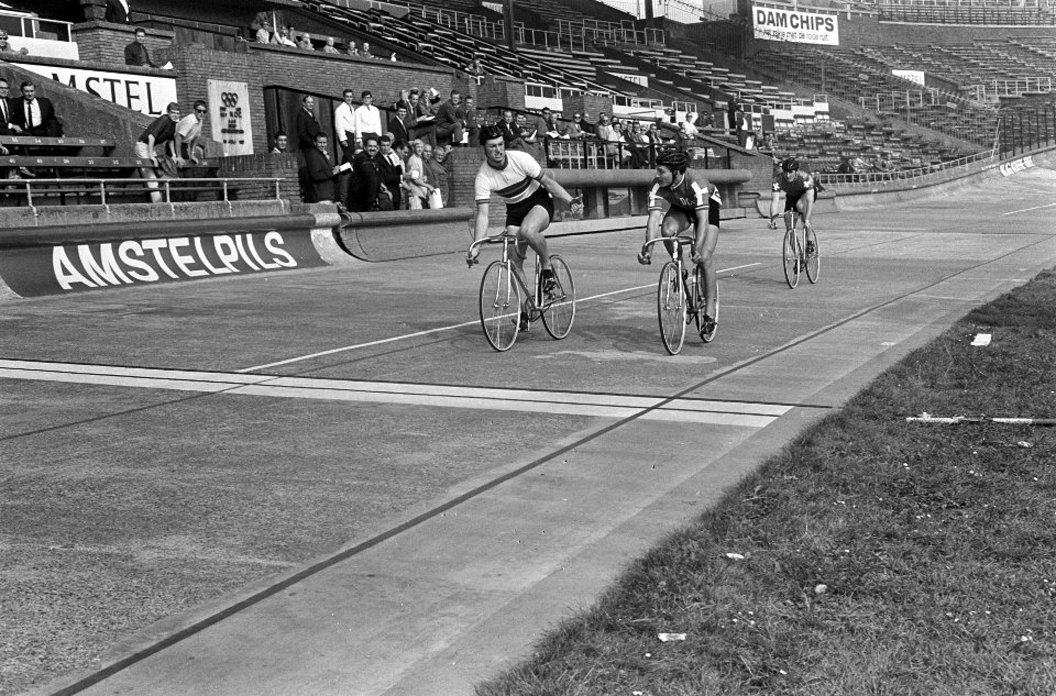 WK Wielrennen, series sprint amateursfinish vijfde serie. Johnson (Australië) wi, Bestanddeelnr 920-6316