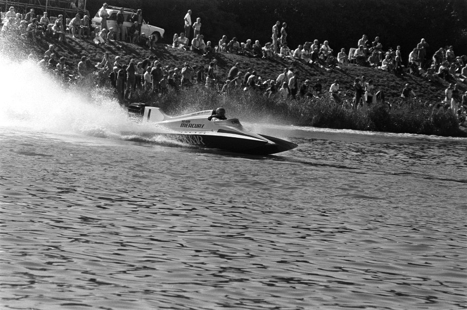 WK speedboatraces OI klasse op Bosbaan Cees van de Veld in actie, Bestanddeelnr 929-3337