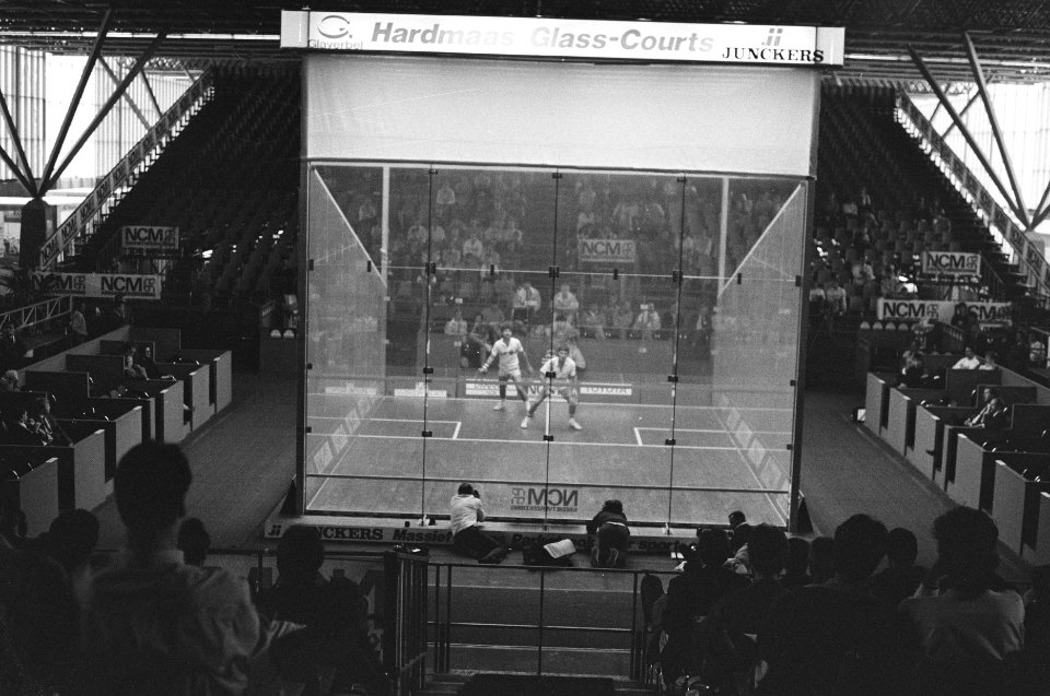WK squash in glazen kooi in RAI, Bestanddeelnr 934-2456
