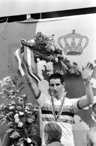 WK Wielrennen te Heerlen. Webb op podium, Bestanddeelnr 920-6697