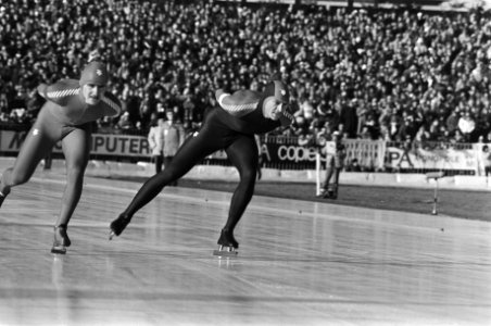 WK schaatsen in Assen. Hilbert van der Duim tegen Larssen, Bestanddeelnr 931-9936