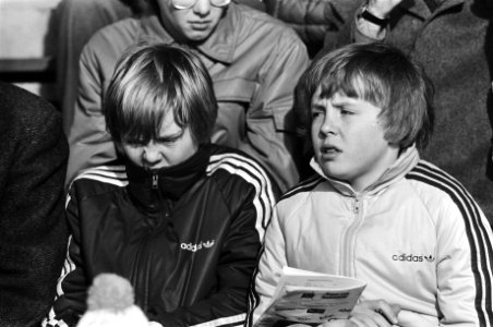 WK Sprint schaatsen in Alkmaar. Prins Willem Alexander (l.) en prins Johan Friso, Bestanddeelnr 931-9577