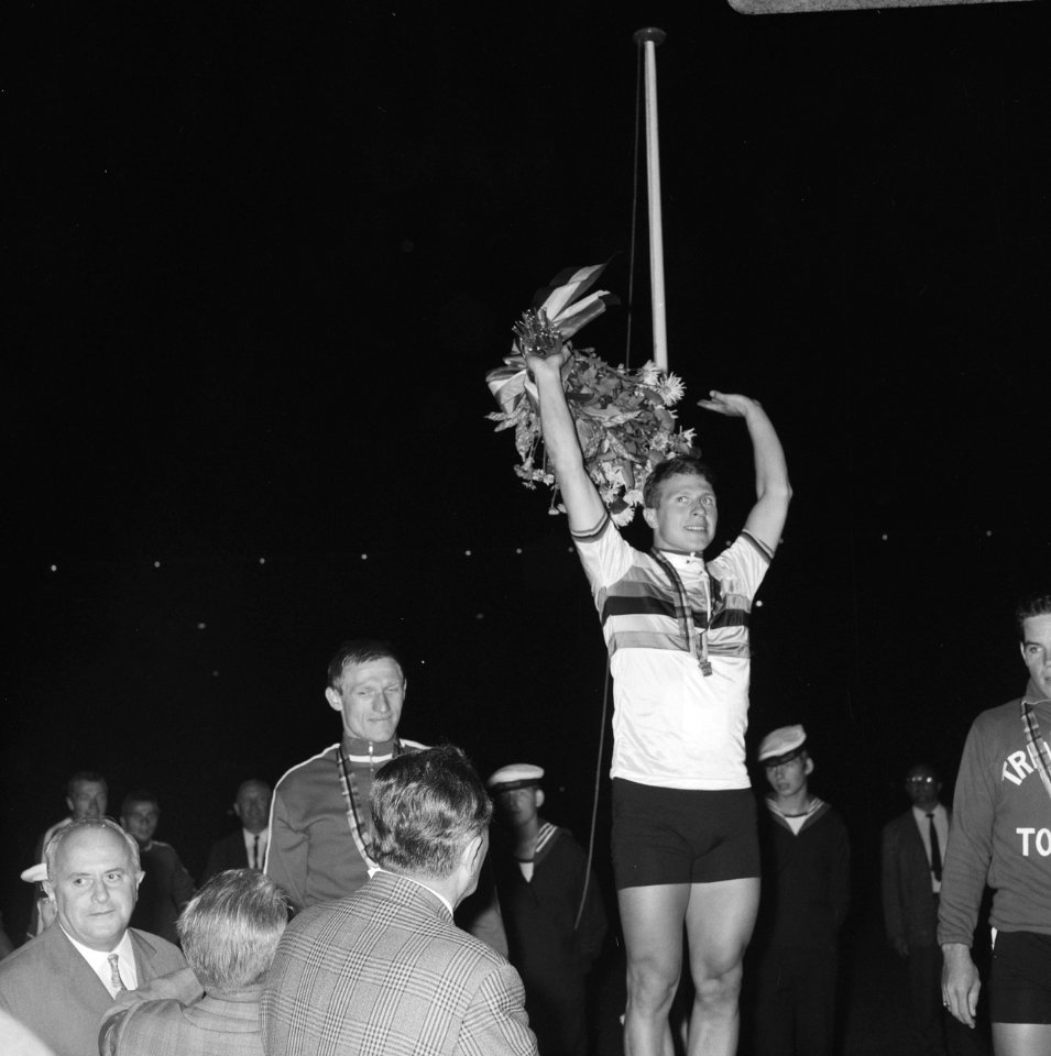 WK Wielrennen te Amsterdam. De Deen Friedborg op podium, Bestanddeelnr 920-6270