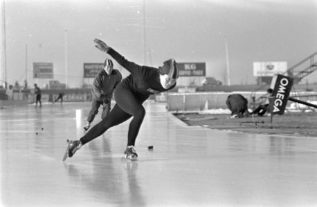 WK-schaatsen dames te Deventer, de Noord-Koreaanse Kim Song-Sung in aktie, Bestanddeelnr 920-0776