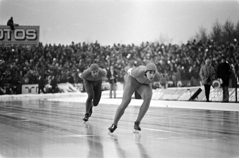 WK-schaatsen heren in Heerenveen wereldkampioen Heiden (USA) tegen Piet Kleine , Bestanddeelnr 929-0256