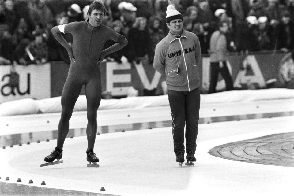 WK-schaatsen heren in Heerenveen Piet Kleine (links) na de 5.000 meter, Bestanddeelnr 929-0252