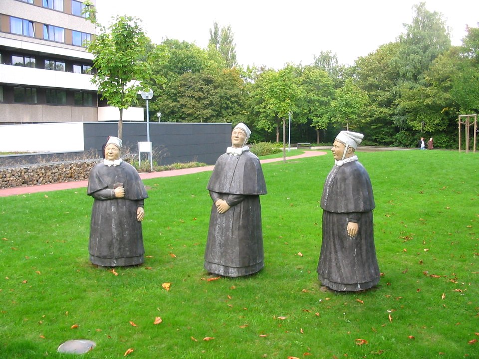 Witten Evangelisches Krankenhaus Betonfiguren