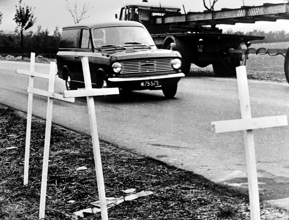 Witte kruisen op plaatsen van verkeersongelukken, Oostenrijk, Bestanddeelnr 925-0985