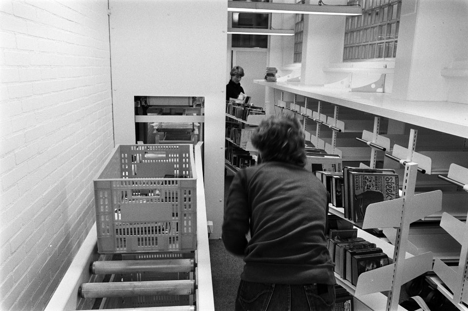 Woensdag 7 november wordt in Apeldoorn nieuwe centrale bibliotheek geopend de b, Bestanddeelnr 933-1338