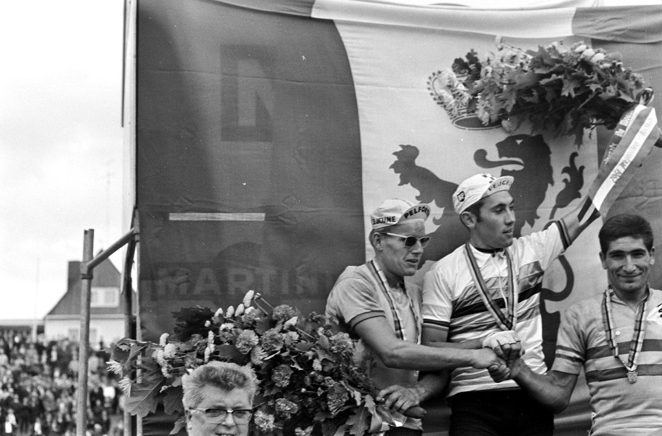 WK Wielrennen te Heerlen finish profs. Nummers 1.2.3 op podium, Bestanddeelnr 920-6708