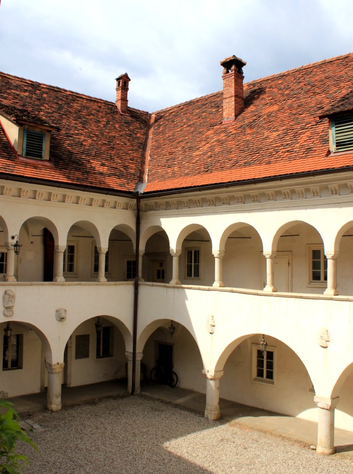 Wolfsberg - Schloss Bayerhofen - Innenhof3