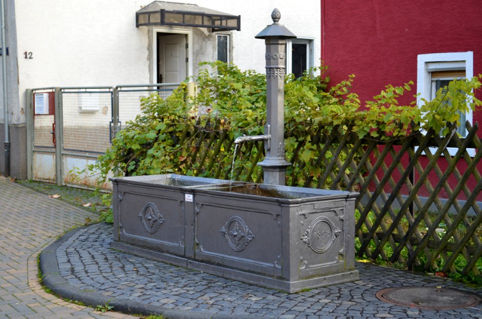 Wolfenhausen, Brunnen, Grabenstraße (bei Hellstraße 1)