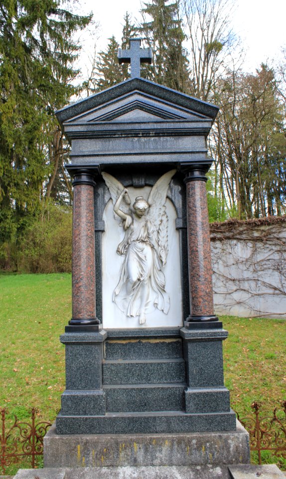 Wolfsberg - Mausoleum Henckel- Donnersmarck - Grab Sarah Eliza Goodland